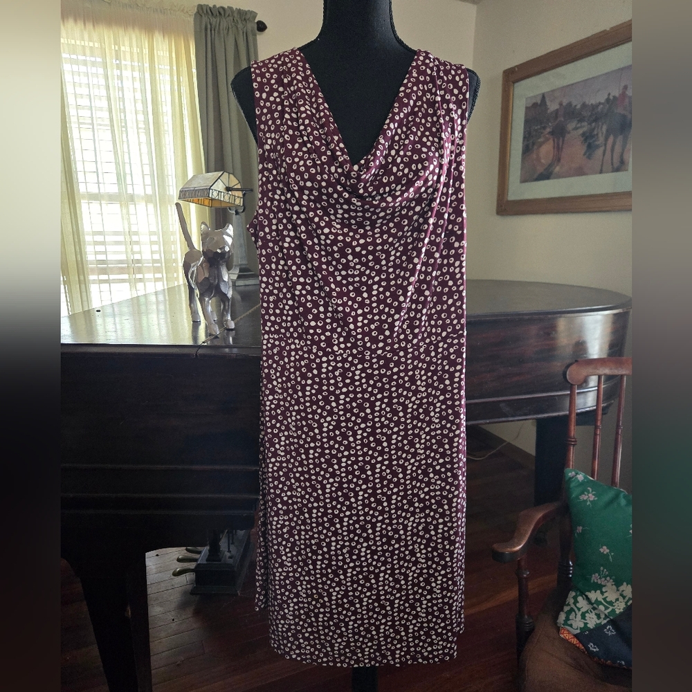 Sleevless brown and white summer dress.